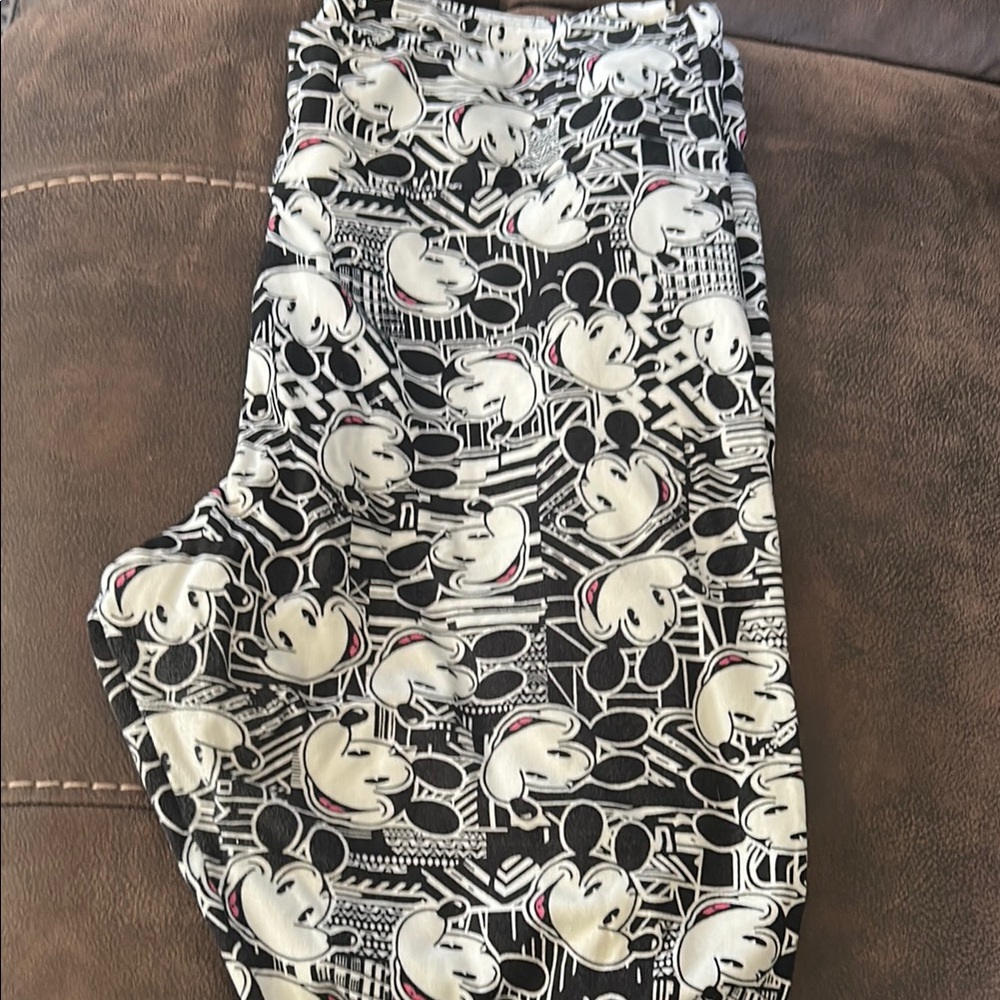 LuLaRoe Black and White Midi Pencil Leggings